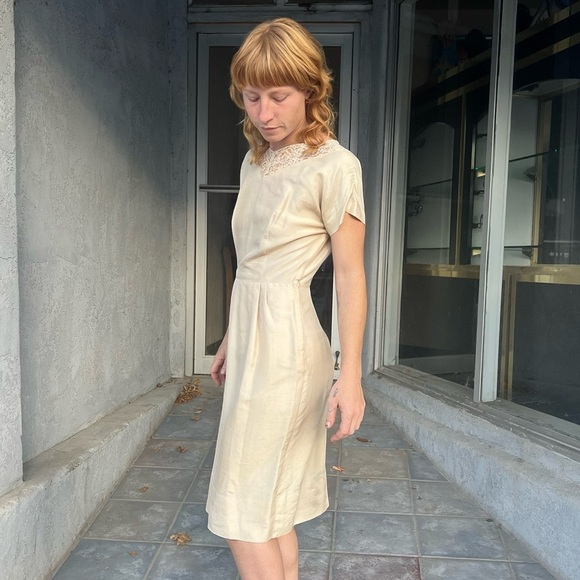 ✨ 1940s Silk V-Neck Shift Dress w/ Beaded Lace Trim - Picture 3 of 13